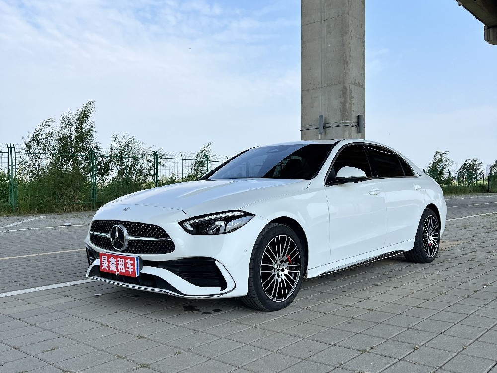 奔驰C200 自驾300元/天（含保险）