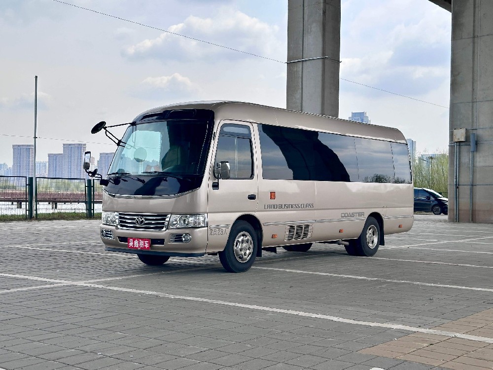 丰田考斯特 接送机500元/次，包天1000元/天